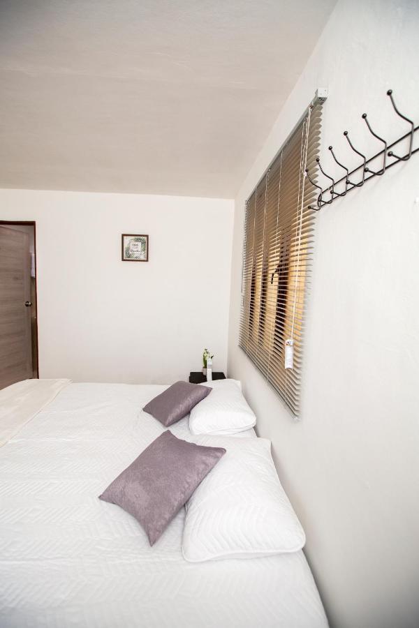 Komodo Alojamiento- Hostal Autoservicio, Ubicado Cerca Al Centro Historico - Bano Privado, Wifi , Cama 2X2 Y Agua Caliente Y Cocina Compartida Попаян Екстер'єр фото