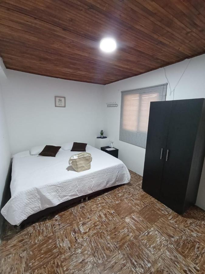 Komodo Alojamiento- Hostal Autoservicio, Ubicado Cerca Al Centro Historico - Bano Privado, Wifi , Cama 2X2 Y Agua Caliente Y Cocina Compartida Попаян Екстер'єр фото