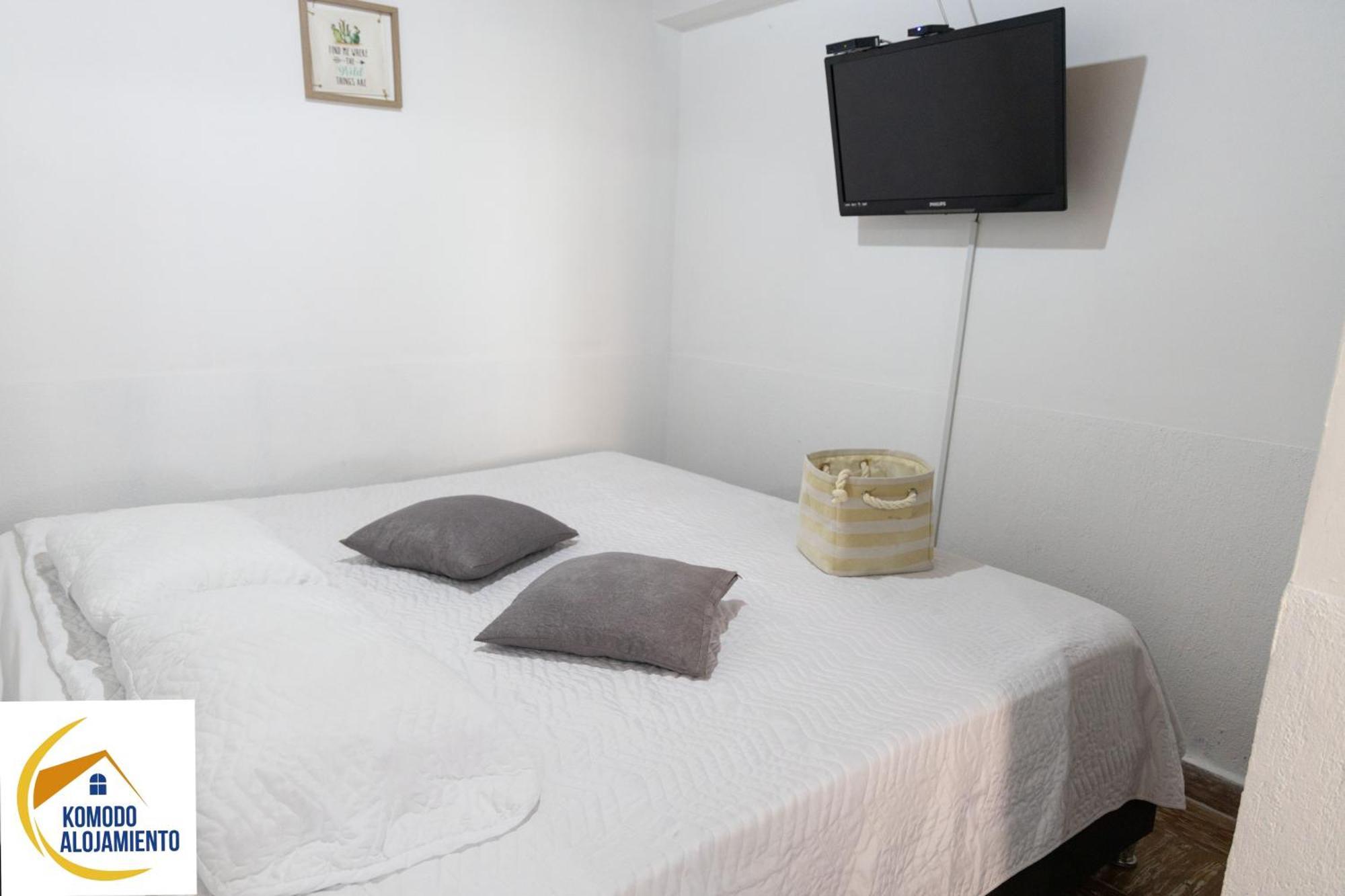 Komodo Alojamiento- Hostal Autoservicio, Ubicado Cerca Al Centro Historico - Bano Privado, Wifi , Cama 2X2 Y Agua Caliente Y Cocina Compartida Попаян Екстер'єр фото