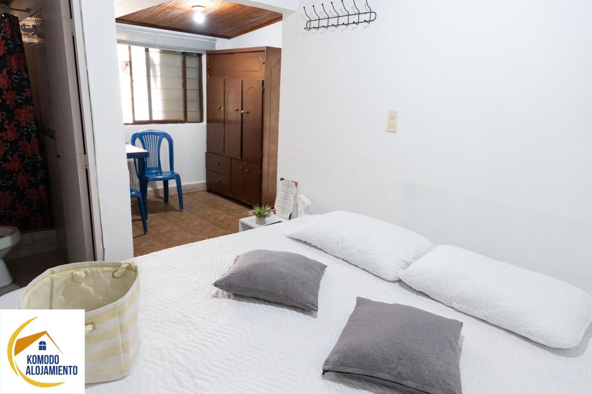 Komodo Alojamiento- Hostal Autoservicio, Ubicado Cerca Al Centro Historico - Bano Privado, Wifi , Cama 2X2 Y Agua Caliente Y Cocina Compartida Попаян Екстер'єр фото
