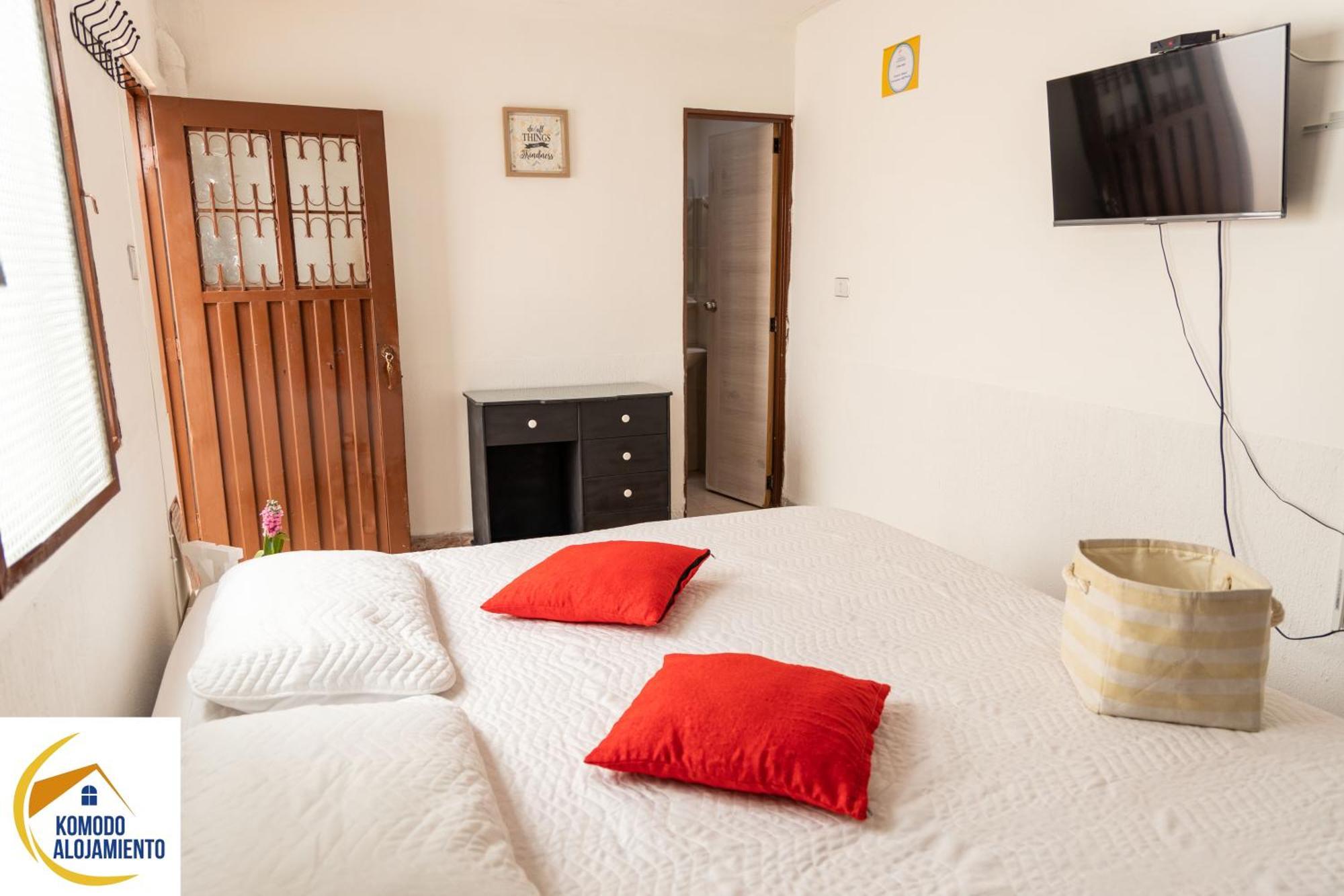 Komodo Alojamiento- Hostal Autoservicio, Ubicado Cerca Al Centro Historico - Bano Privado, Wifi , Cama 2X2 Y Agua Caliente Y Cocina Compartida Попаян Екстер'єр фото