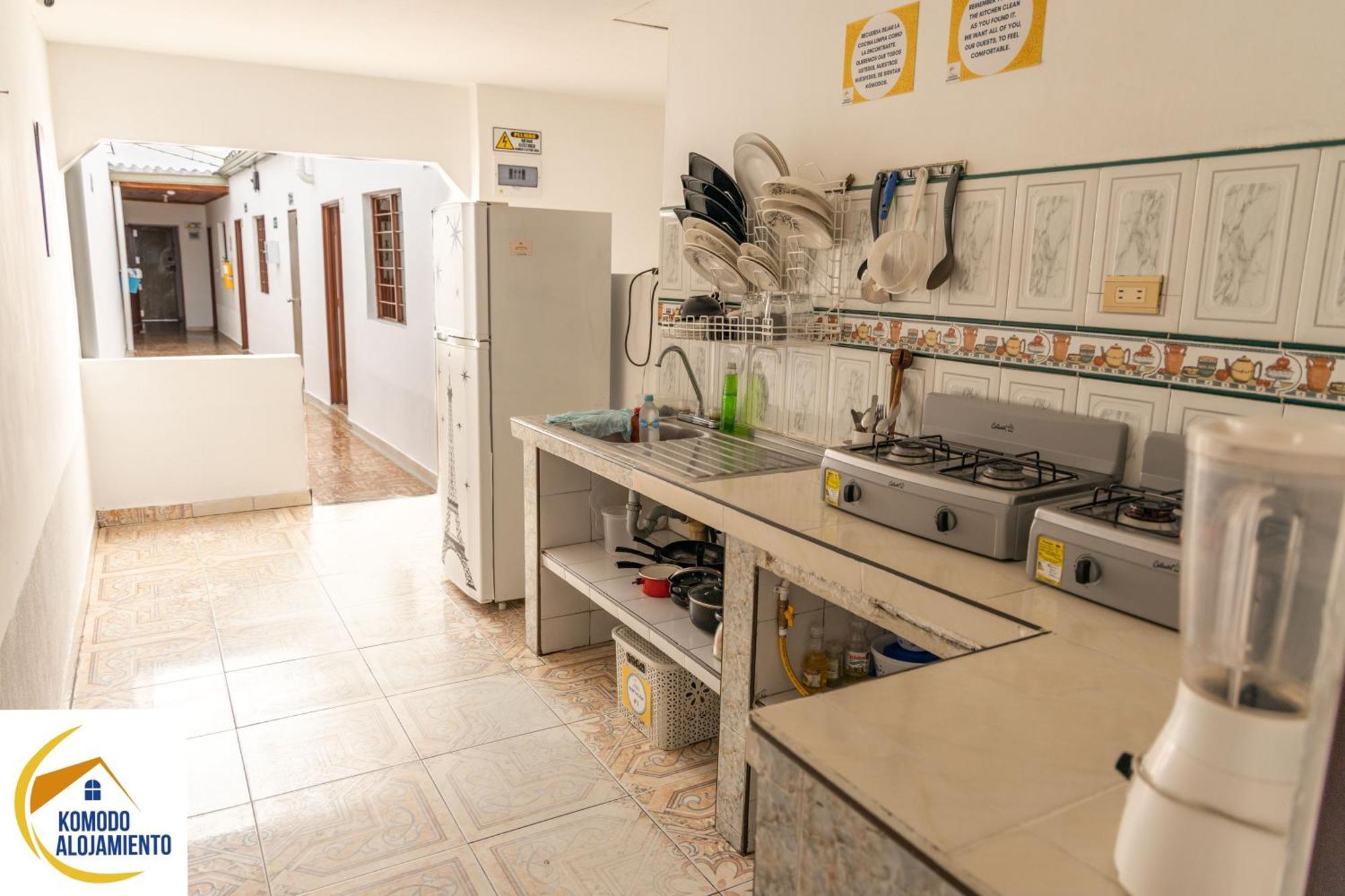 Komodo Alojamiento- Hostal Autoservicio, Ubicado Cerca Al Centro Historico - Bano Privado, Wifi , Cama 2X2 Y Agua Caliente Y Cocina Compartida Попаян Екстер'єр фото